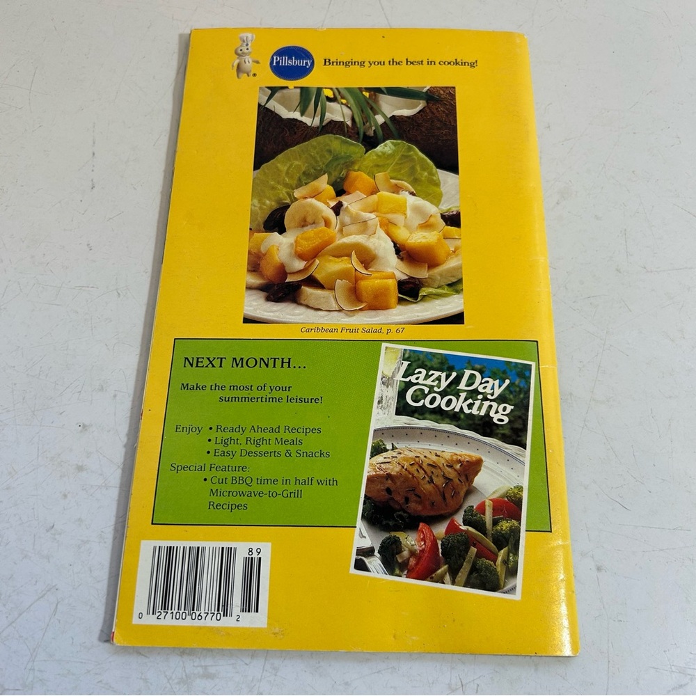 💥5/$25 Vintage Pilsbury super salads and vegetables paperback‎ cookbook 1988 - Picture 2 of 7